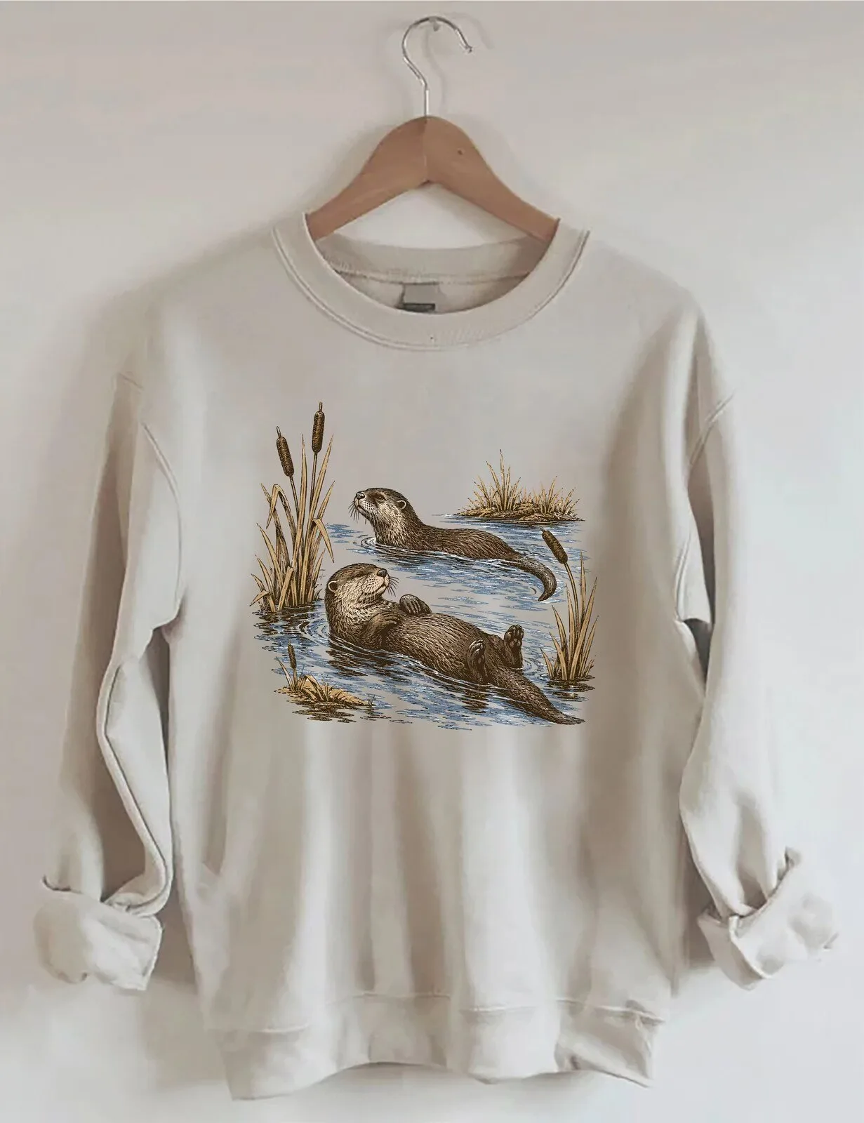 Cute Otter Lover Nature Wildlife Graphic Print Crewneck Sweatshirt